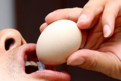 Rối loạn tiêu hóa do ăn trứng hỏng để tăng 'bản lĩnh' đàn ông
